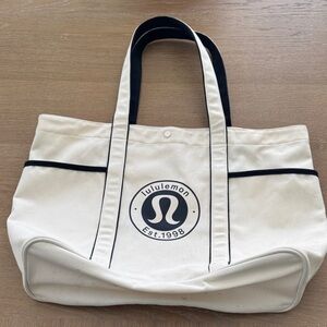 lululemon Daily Multi-Pocket Tote Canvas Bag 20L in Natural/Black